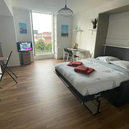 Beautiful Place Clemenceau Apartment Pau